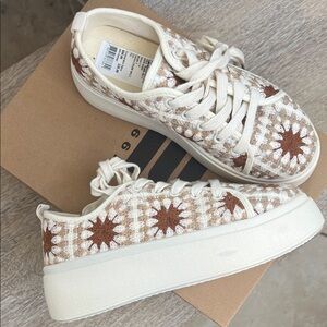 Stylish Cream and Brown Women's Sneakers